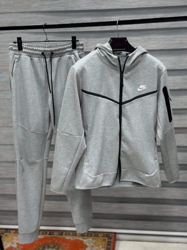 Link-2025-10-12-122440-11 Nike Techfleece