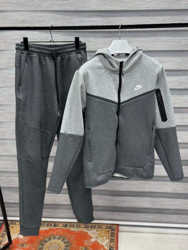 Link-2025-10-12-122440-12 Nike Techfleece
