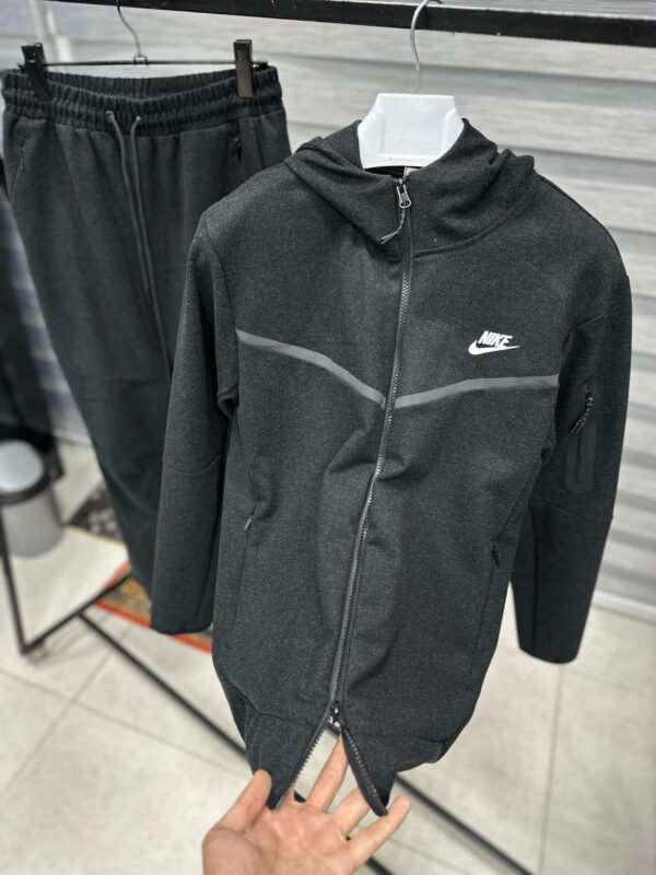 Link-2025-10-12-122440-13 Nike Techfleece