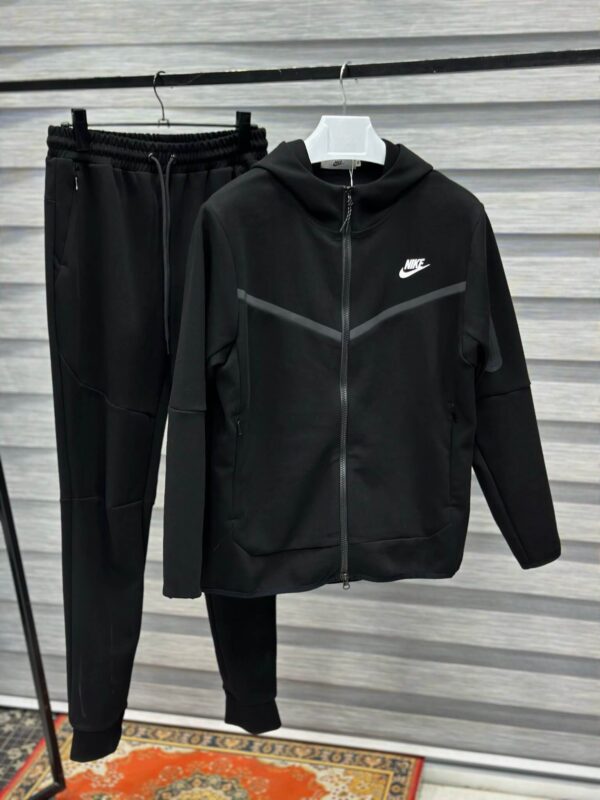 Link-2025-10-12-122440-14 Nike Techfleece